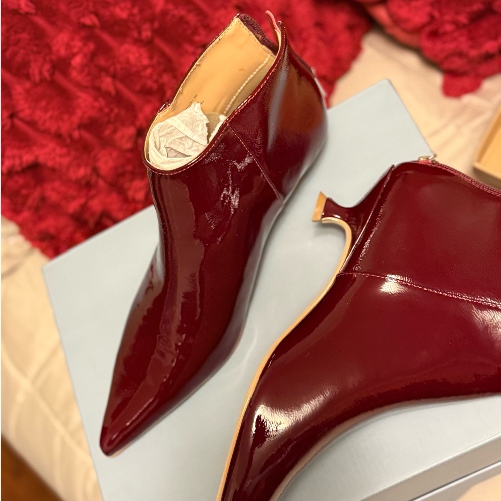 🔥Chic Burgundy Patent Leather Ankle Boots - Picture 2 of 4